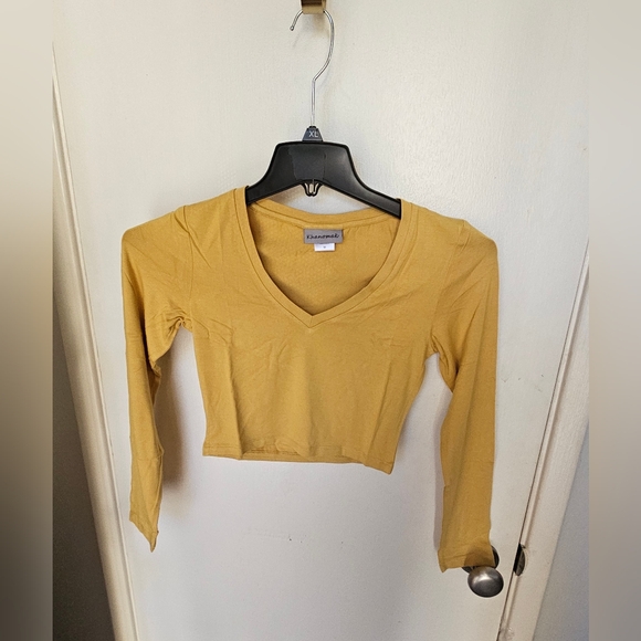 Crop Top - Picture 1 of 3